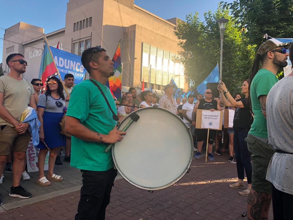 Multitudinaria Marcha En Rechazo A Las Reformas Impulsadas Por Milei